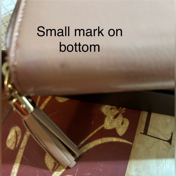 Gucci Soho Zip Around Wallet - Picture 8 of 13